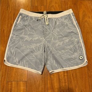Vuori Men's Patterned Gray Board Shorts